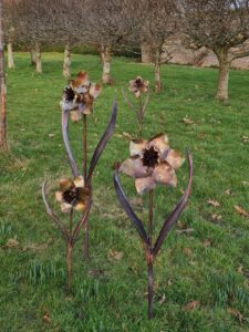 Emily Stone copper Daffodils sculpture Herstmonceux 2